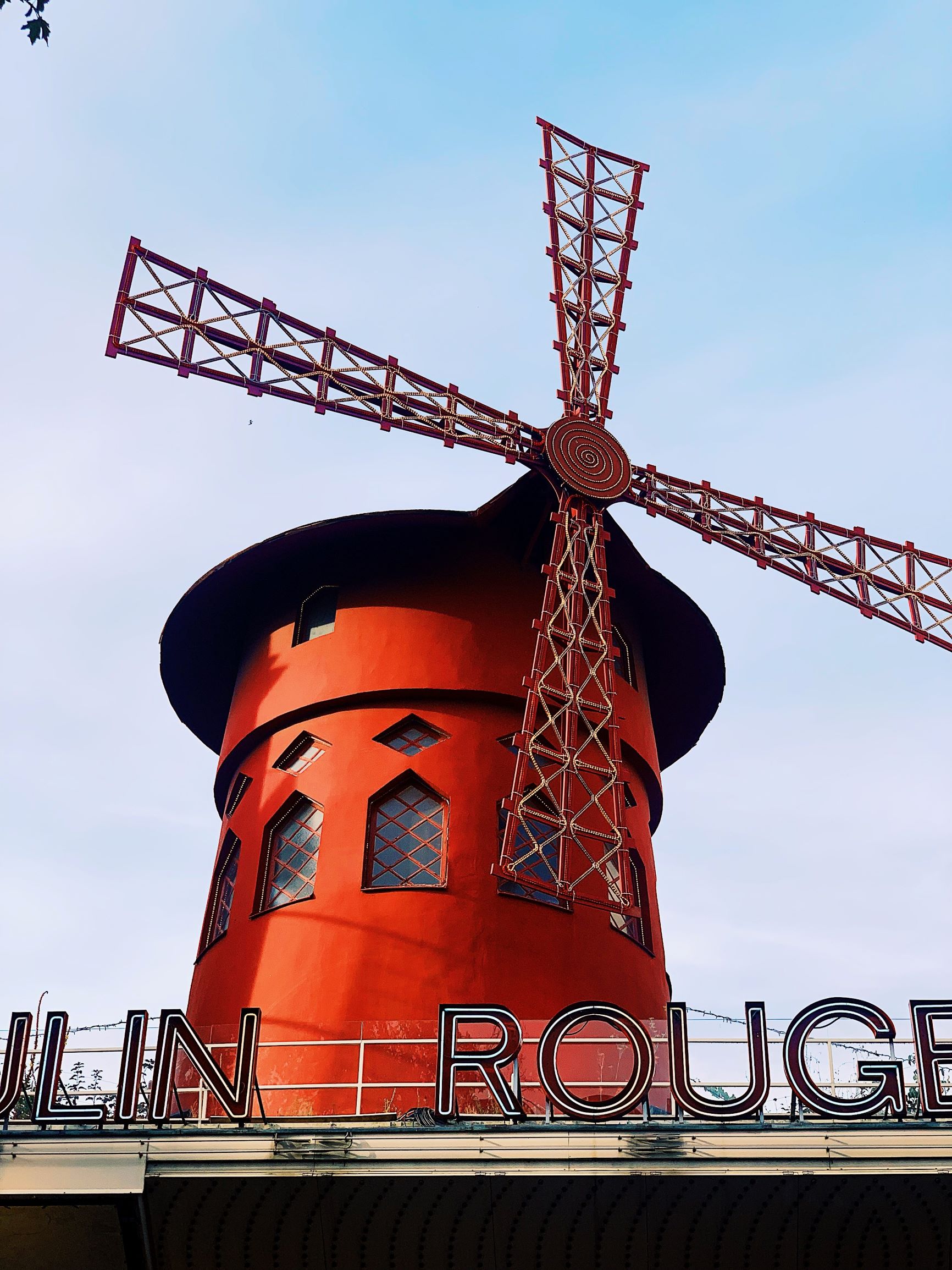Moulin Rouge travel